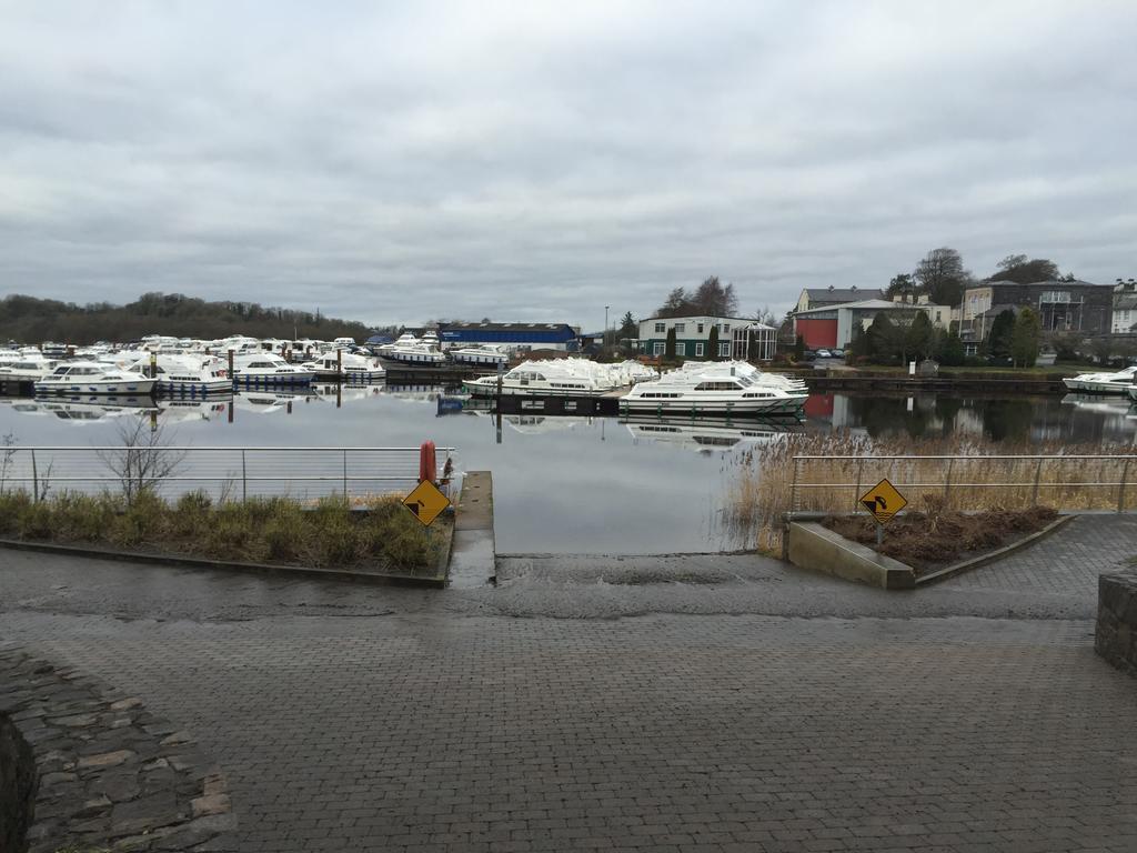 Leitrim Inn Carrick on Shannon Exteriör bild