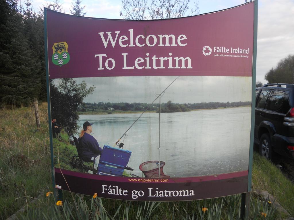 Leitrim Inn Carrick on Shannon Exteriör bild